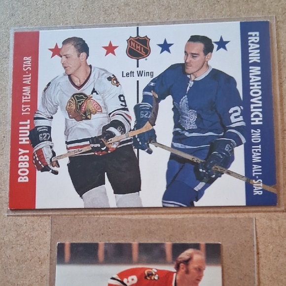 Bobby Hull Hockey Card Lot with Chicago Blackhawks Artwork - Picture 3 of 6
